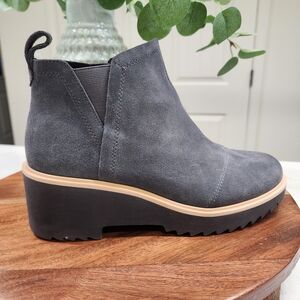Toms Maude Forged Iron Suede Ankle Boots. Size 8